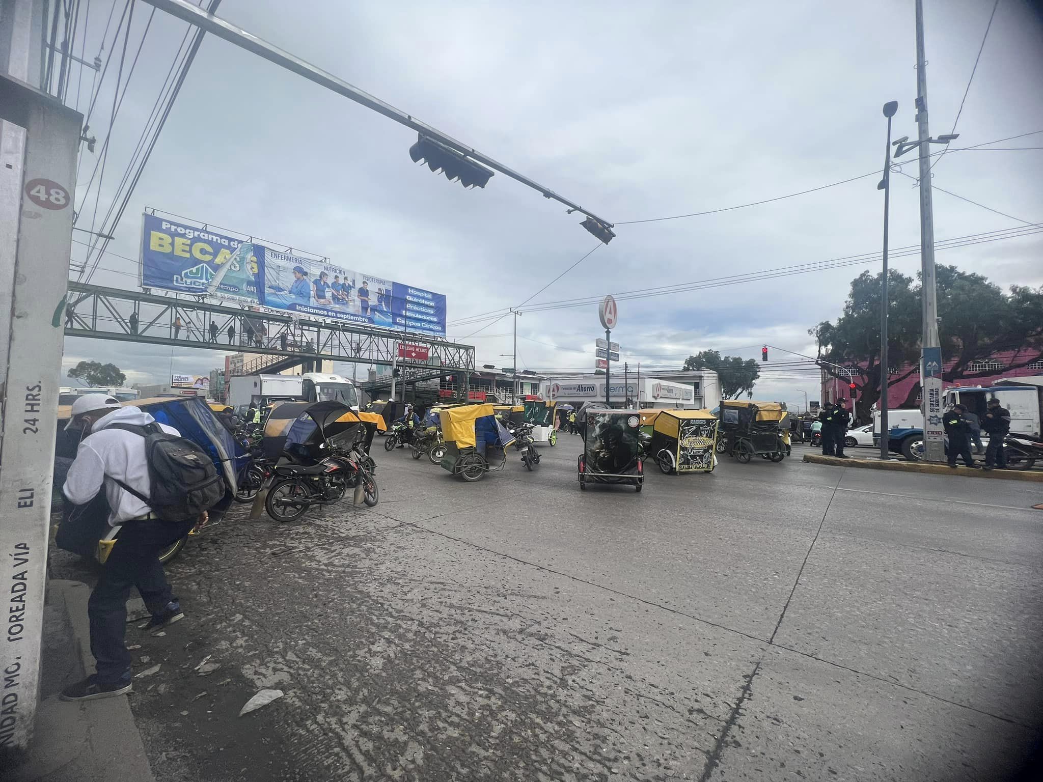 Caos vial por varios bloqueos en Ecatepec y la autopista México-Pachuca (Video)