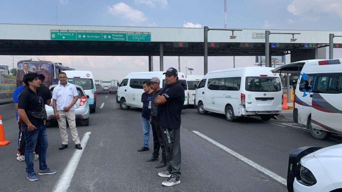 Organizaciones toman caseta en la México-Pachuca para no pagar peaje