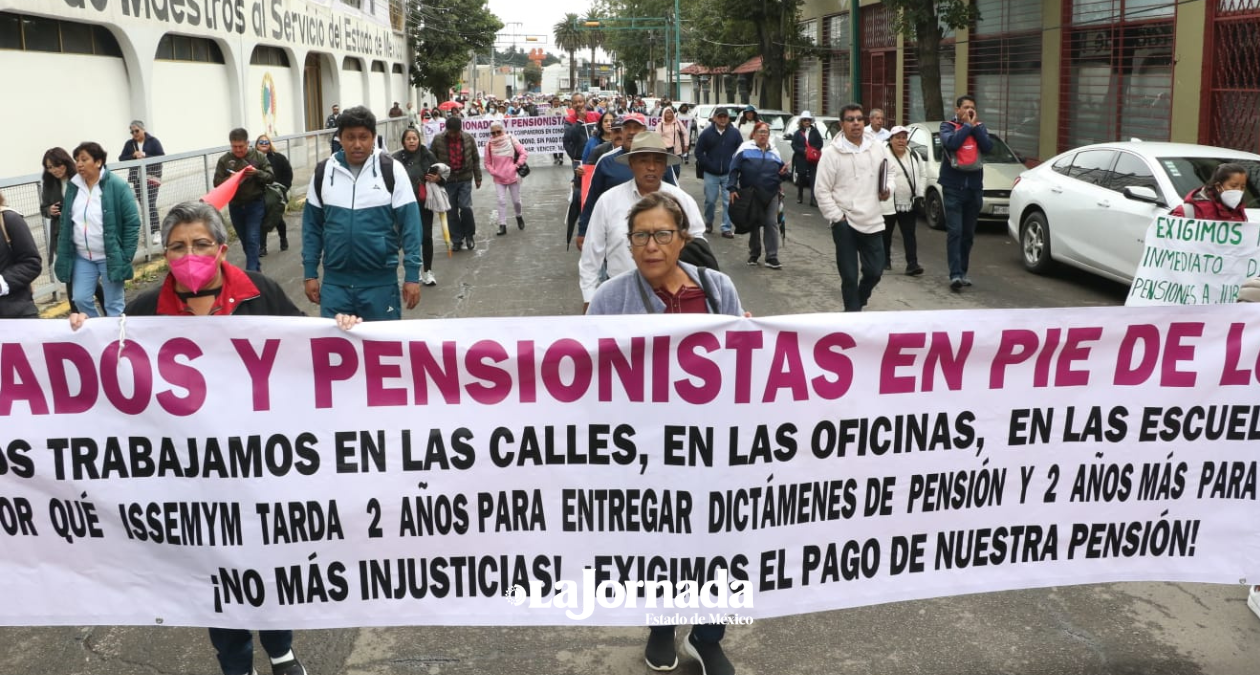 Toluca: Marchan jubilados del ISSEMyM por incumplimiento del GEM a nuevos acuerdos