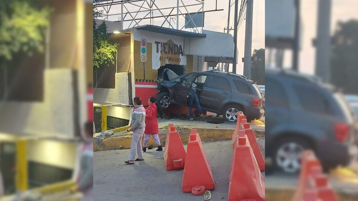 Tultitlán: Choca conductor de una camioneta con una tienda