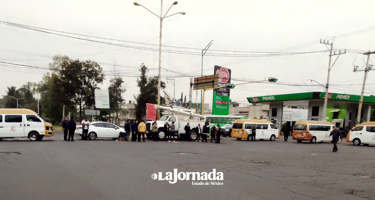 Nezahualcóyotl: Bloqueos de Transportistas, colapsan vialidades