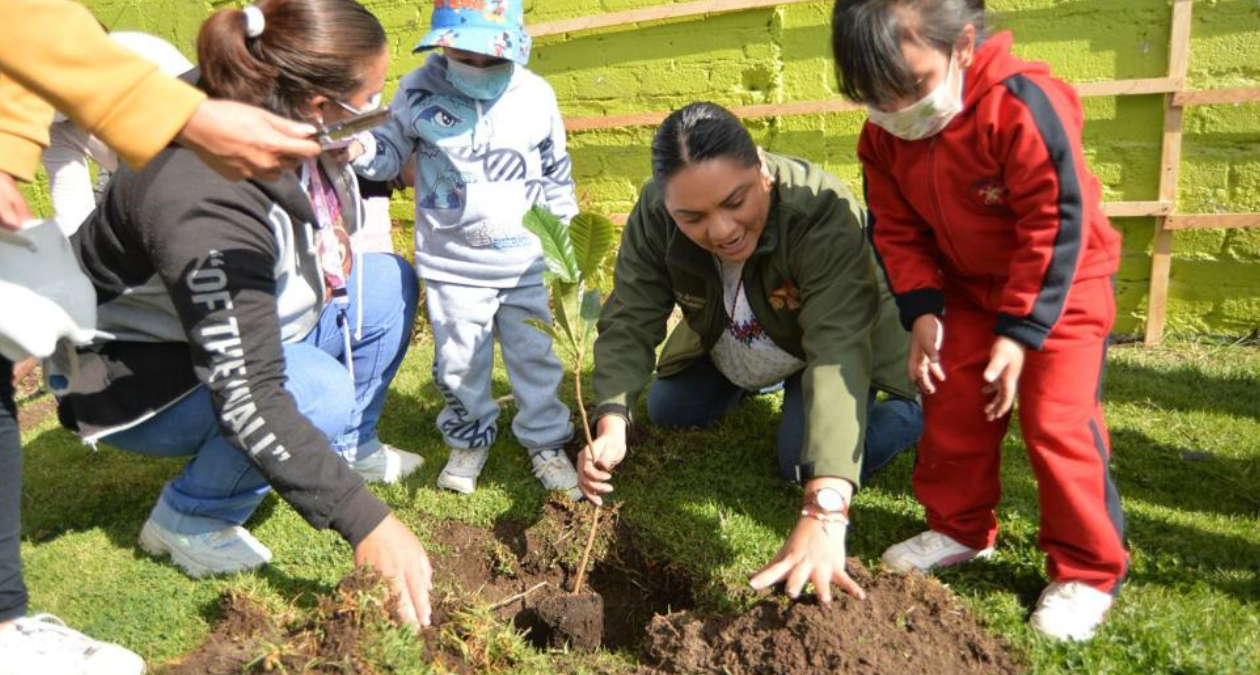 Zinacantepec: Niñez mexiquense realiza jornada de reforestación