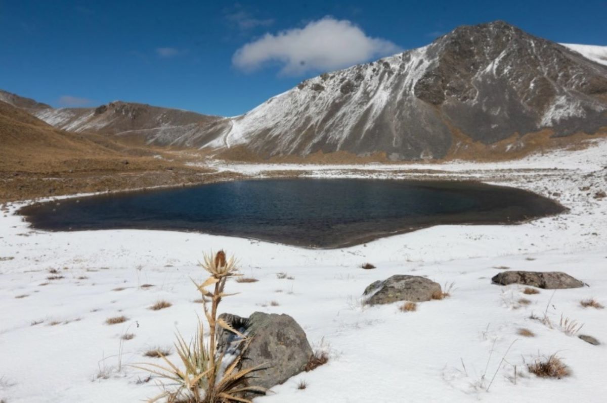 Toluca: Por frío y lluvia suspenden ingreso al cráter del Nevado de Toluca