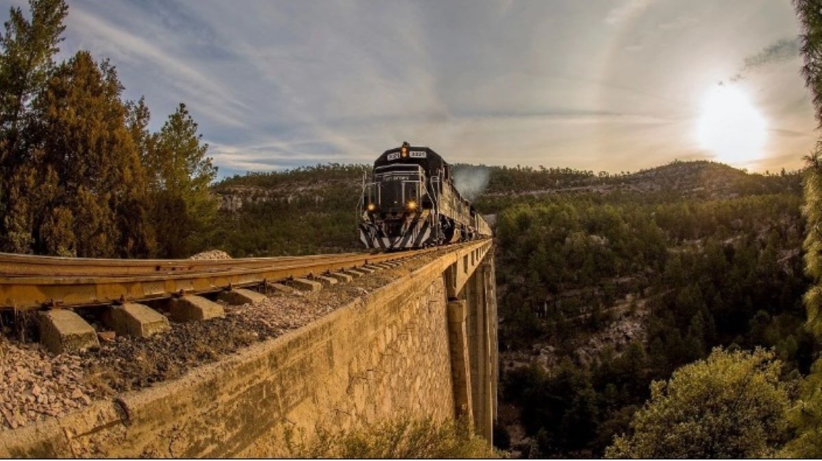 Publica AMLO decreto de trenes de pasajeros