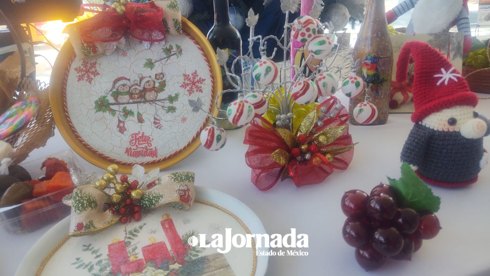 Xonacatlán presenta artesanías y árboles de Navidad para la temporada decembrina