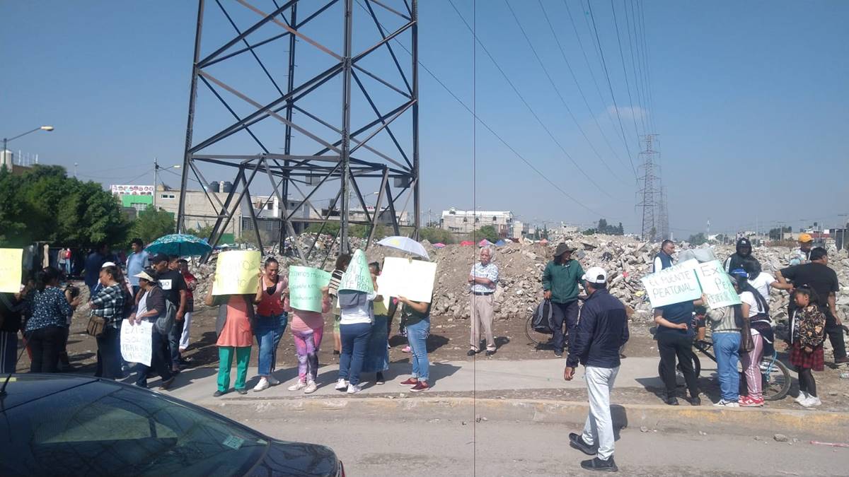 Chimalhuacán: Reabren puente peatonal para cruzar río de la compañía