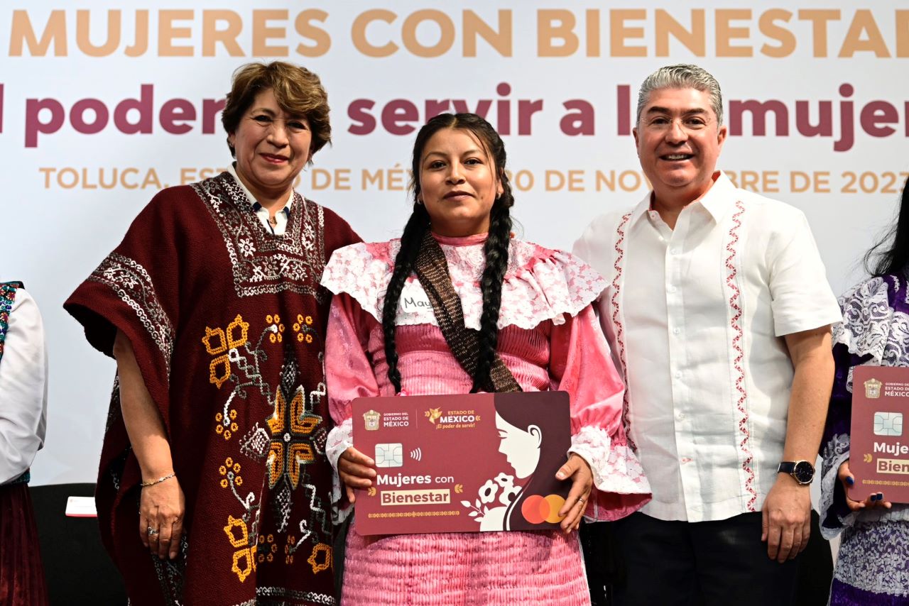 Foto de Delfina Gómez presentando Mujeres con Bienestar, cuyos resultados se darán a conocer el 28 de noviembre.