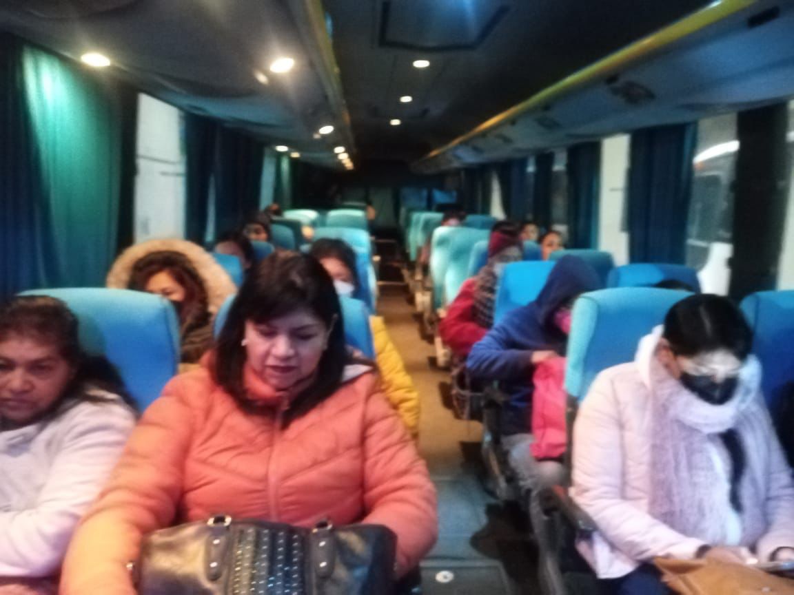 Transportistas ofrecen servicio exclusivo para mujeres de Texcoco a CDMX