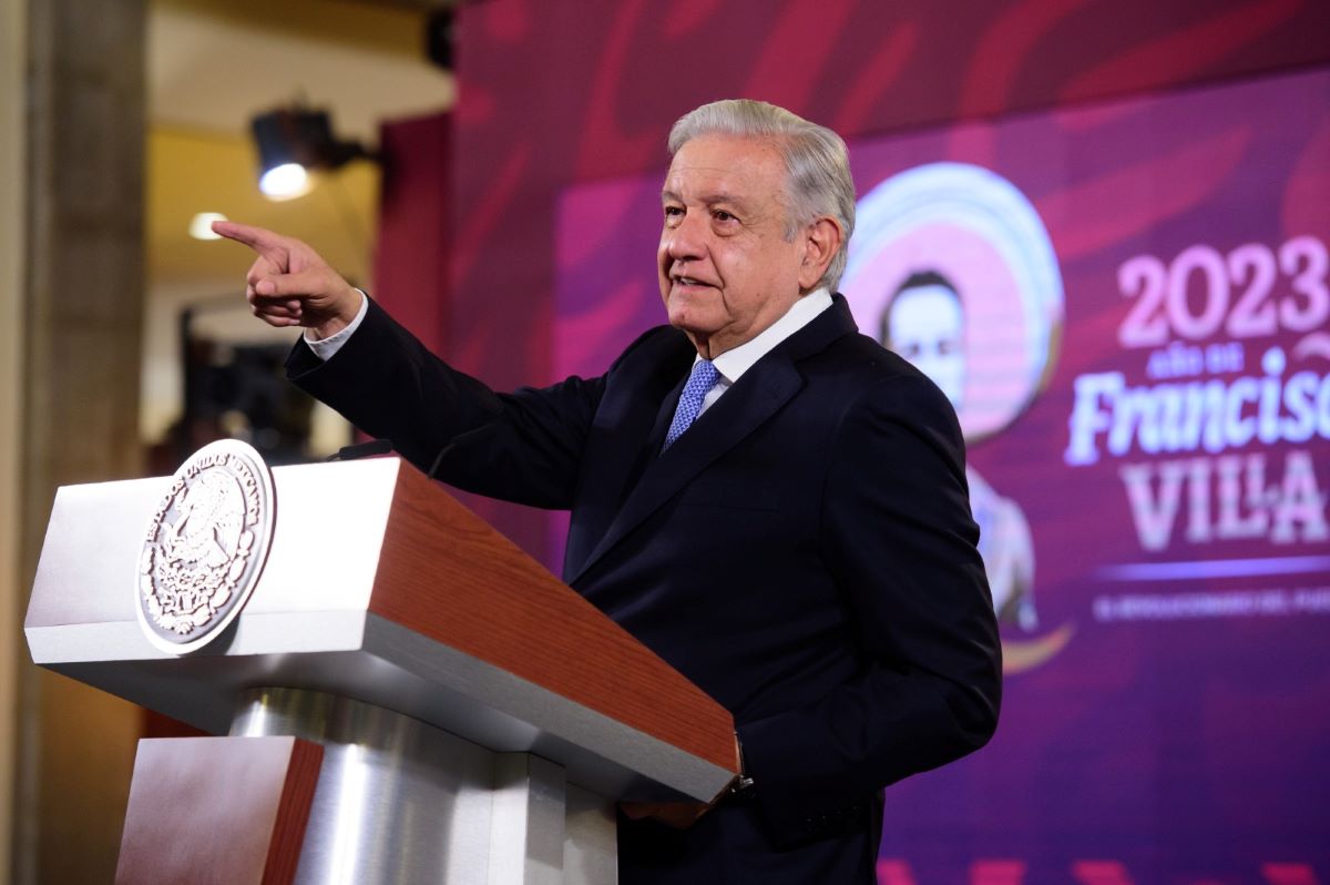 AMLO celebra reconocimiento de Ken Salazar sobre origen de armas en México