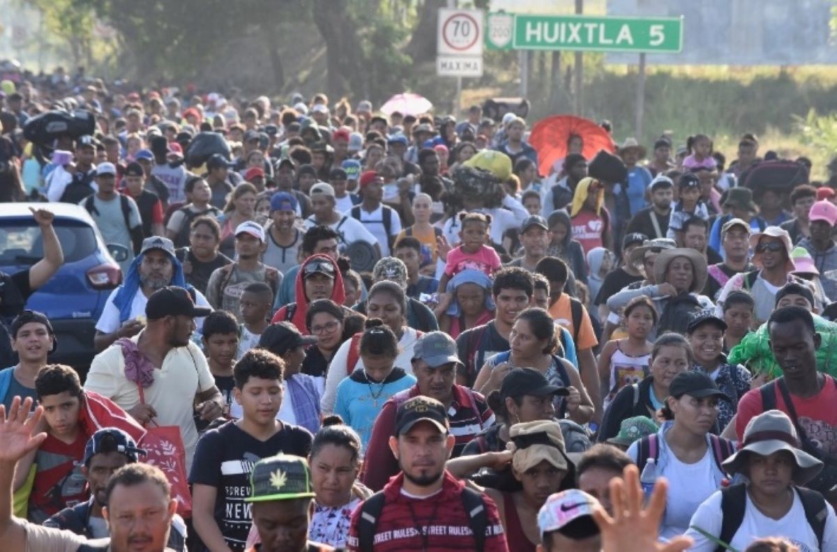 Caravana migrante “éxodo de la pobreza” llega a Villa Comaltitlán