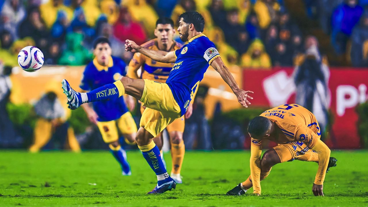 Foto de jugadores del América y Tigres, que han disputado varias finales de Liga MX.