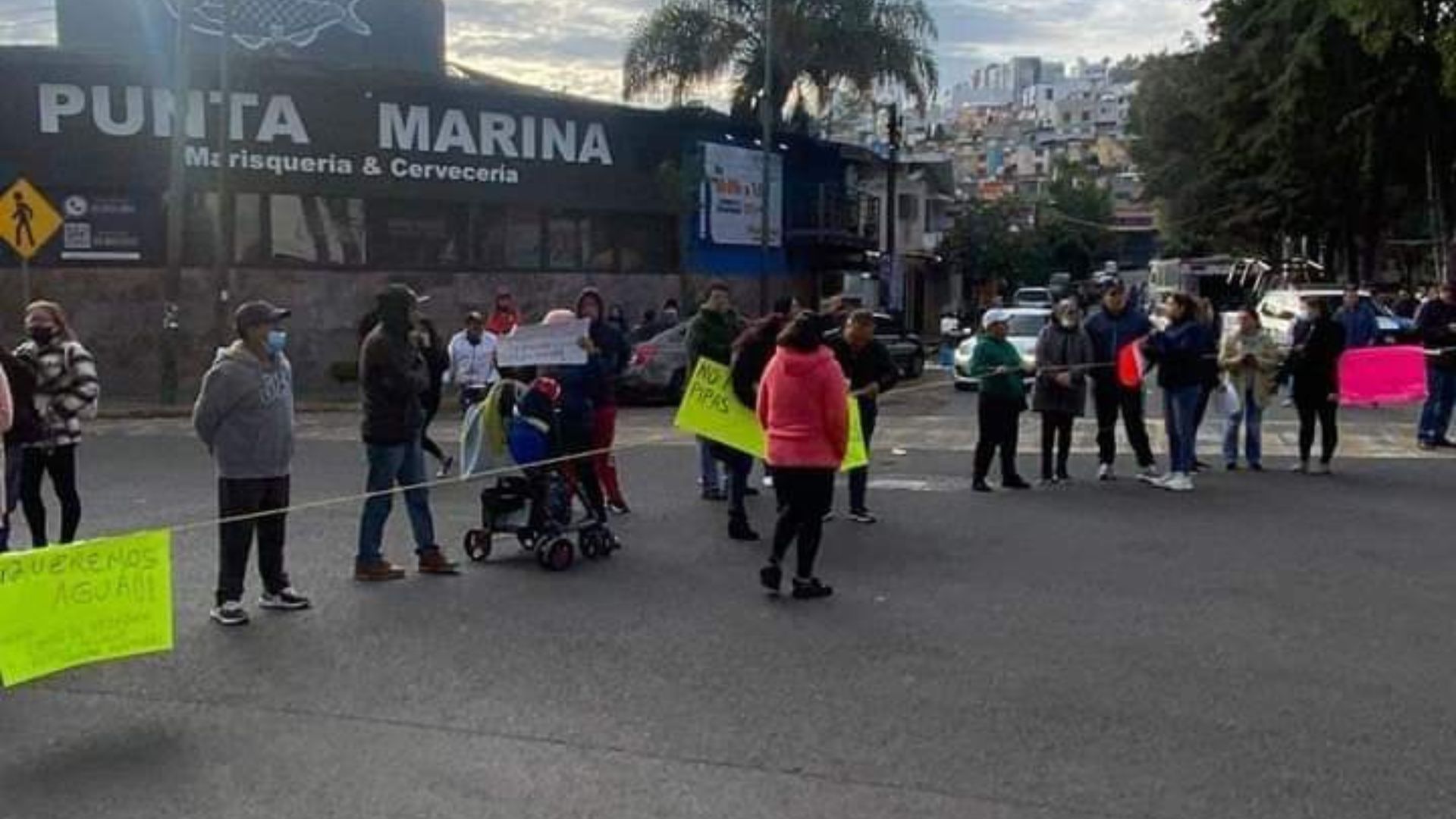 Atizapán: Policía repliega a manifestantes del puente Ruiz Cortines (Video)