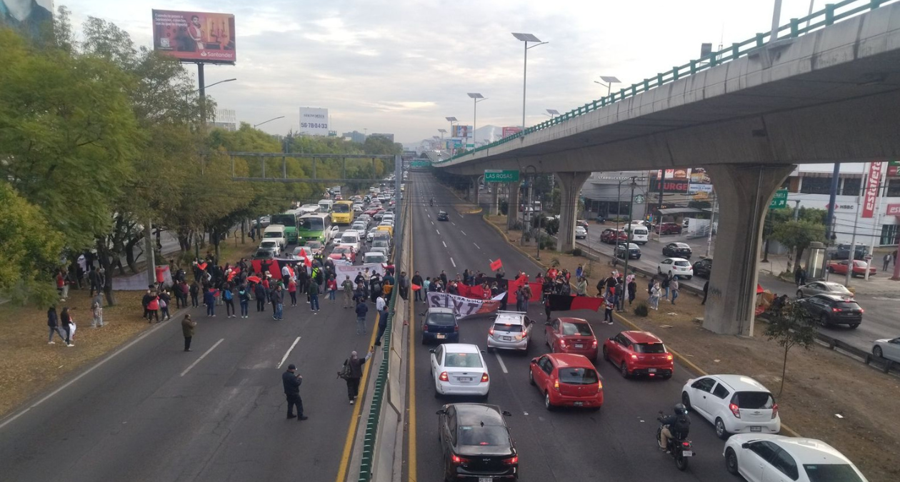 Tlalnepantla: Trabajadores del ColBach, bloquean Periférico Norte