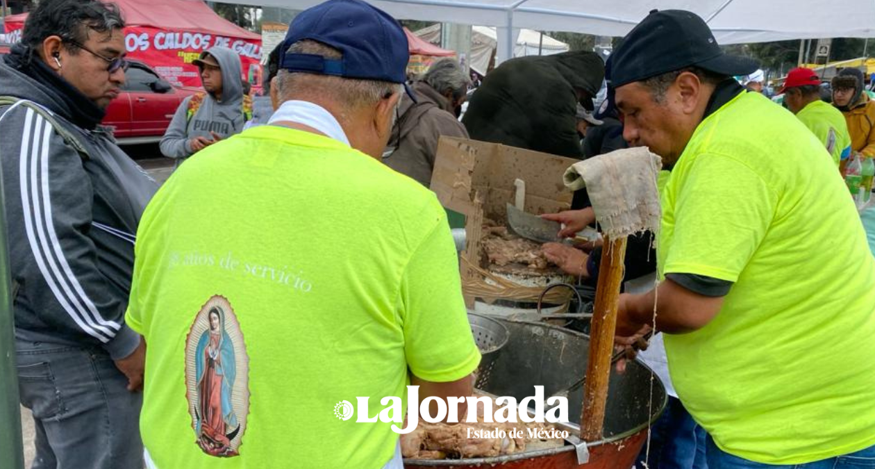 Nezahualcóyotl: Reparten comida a peregrinos provenientes de Puebla, Tlaxcala y Morelos