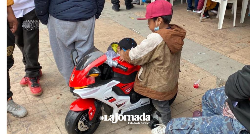 Valle de Chalco sigue celebrando el Día de Reyes, antes de volver a clases