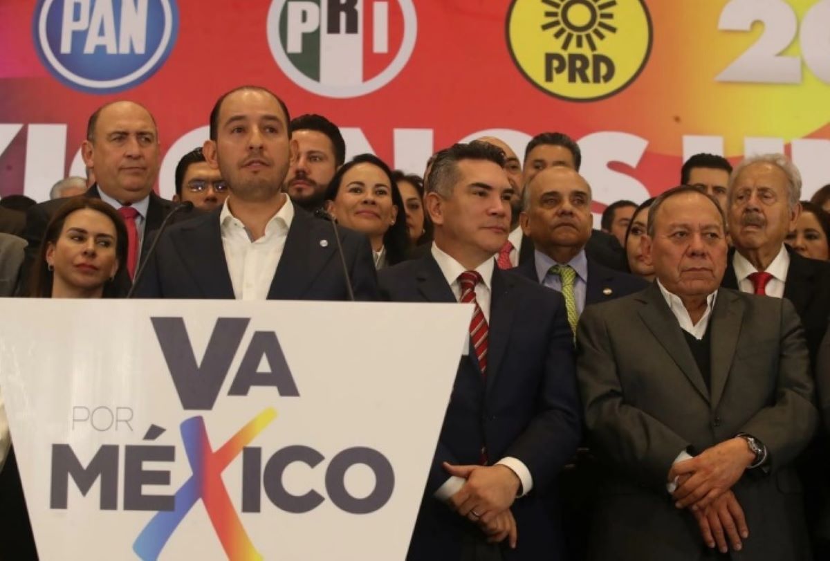 Andrés Manuel López Obrador llamó de descarado el pacto firmado por los dirigentes del PRI, Alejandro Moreno y del PAN, Marko Cortés para lo que consideró el reparto de "un botín". Foto: La Jornada