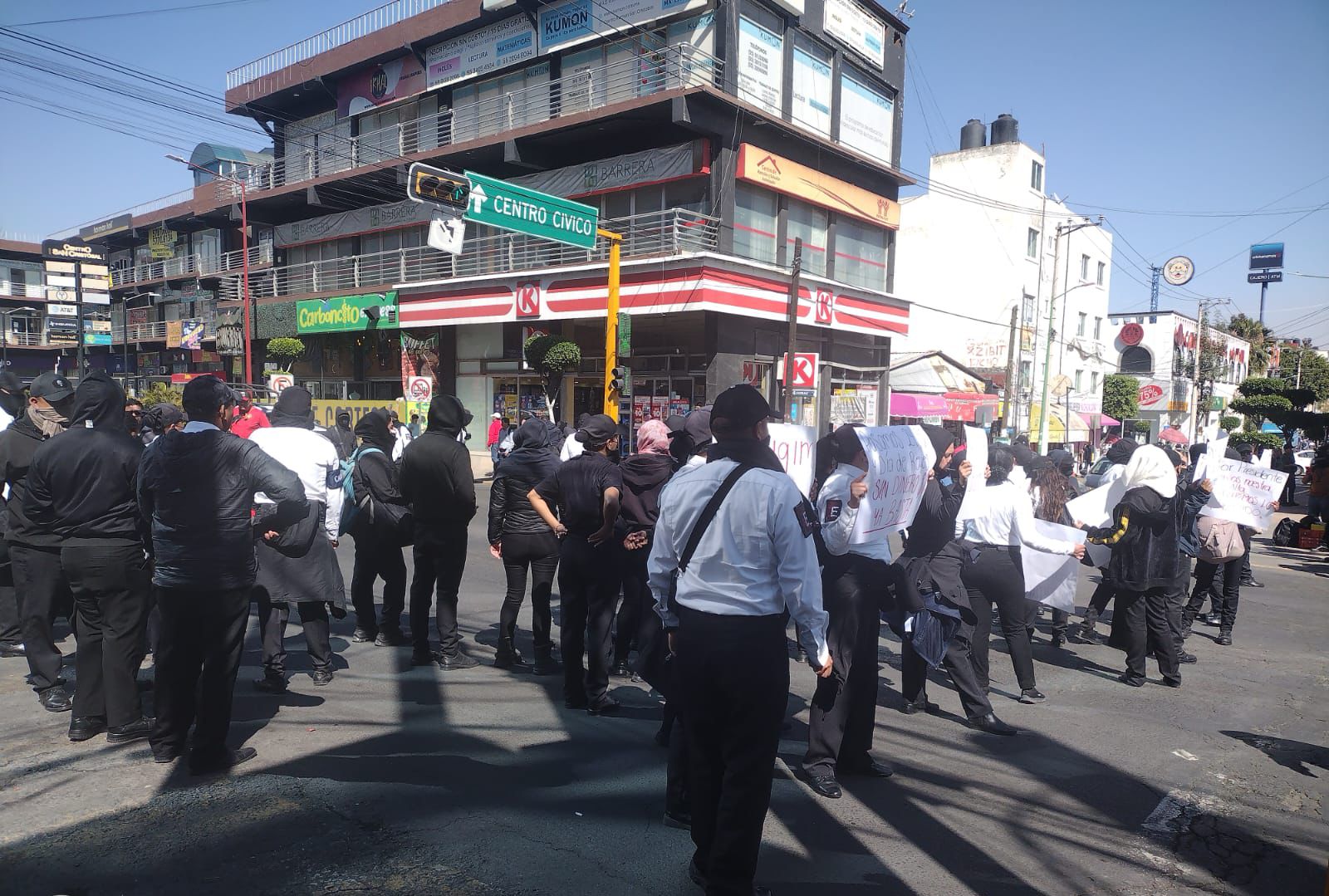 Ecatepec: Cadetes bloquean la autopista México-Pachuca (Video)