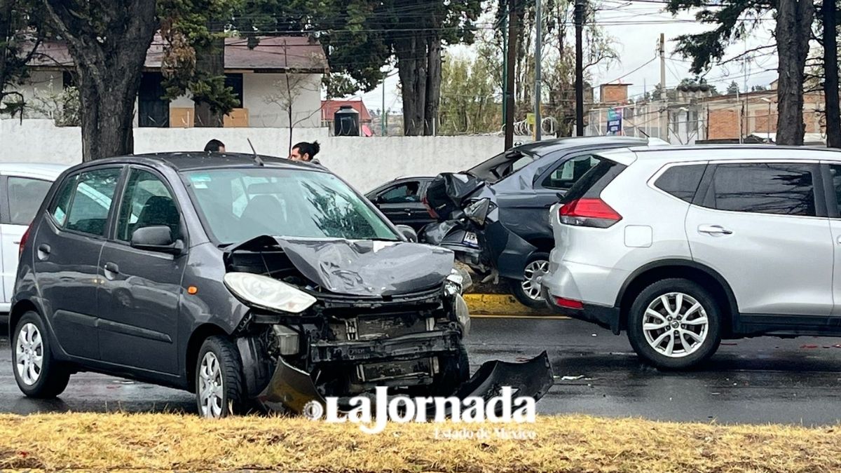 Toluca: Mañana de accidentes en Tollocan tras la lluvia