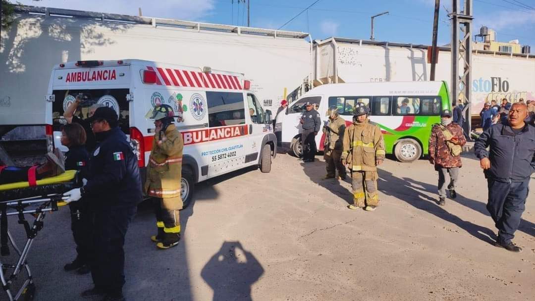 Cuautitlán: Chófer intentó ganarle el paso al tren, imprudencia deja 7 lesionados