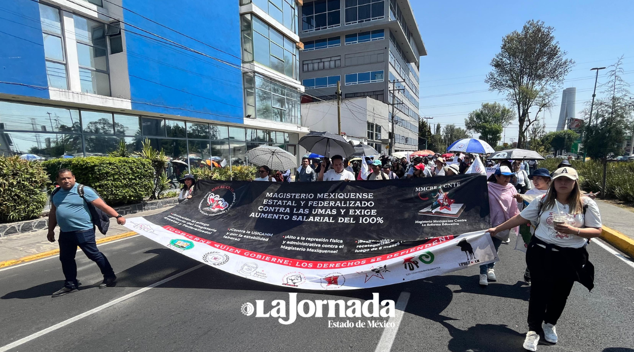 Toluca: Docentes marchan, para demandar mejores condiciones laborales