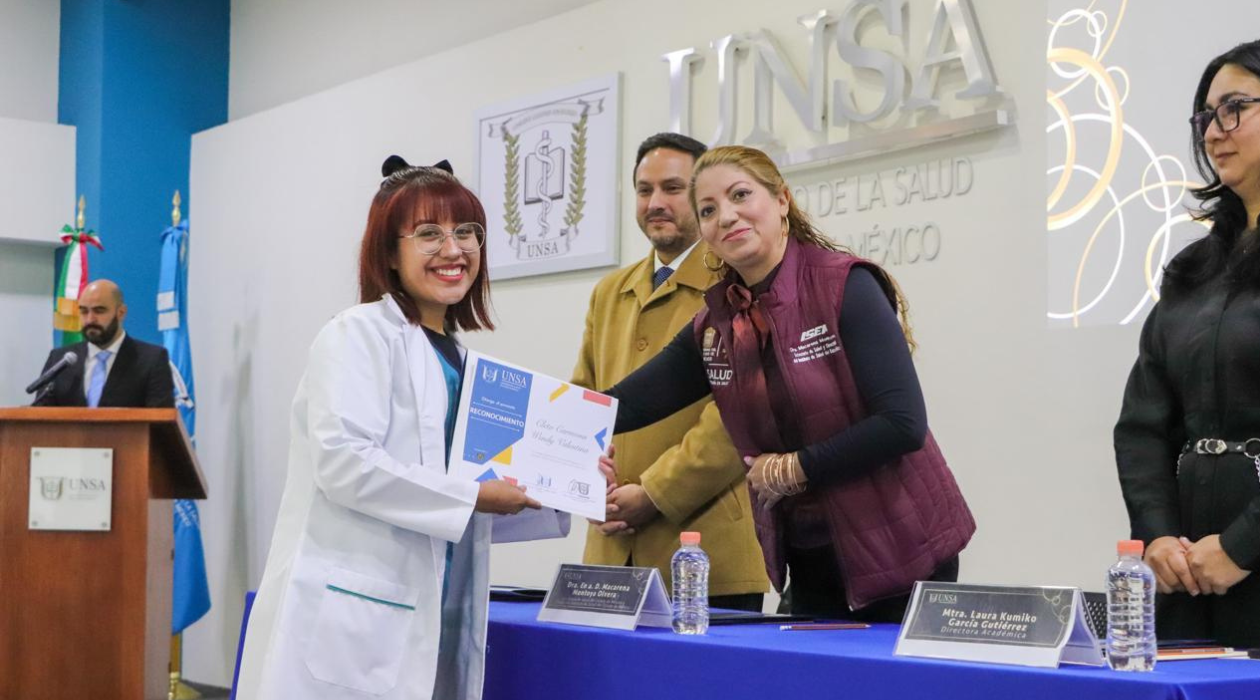 Secretaría de Salud entrega reconocimientos de excelencia académica