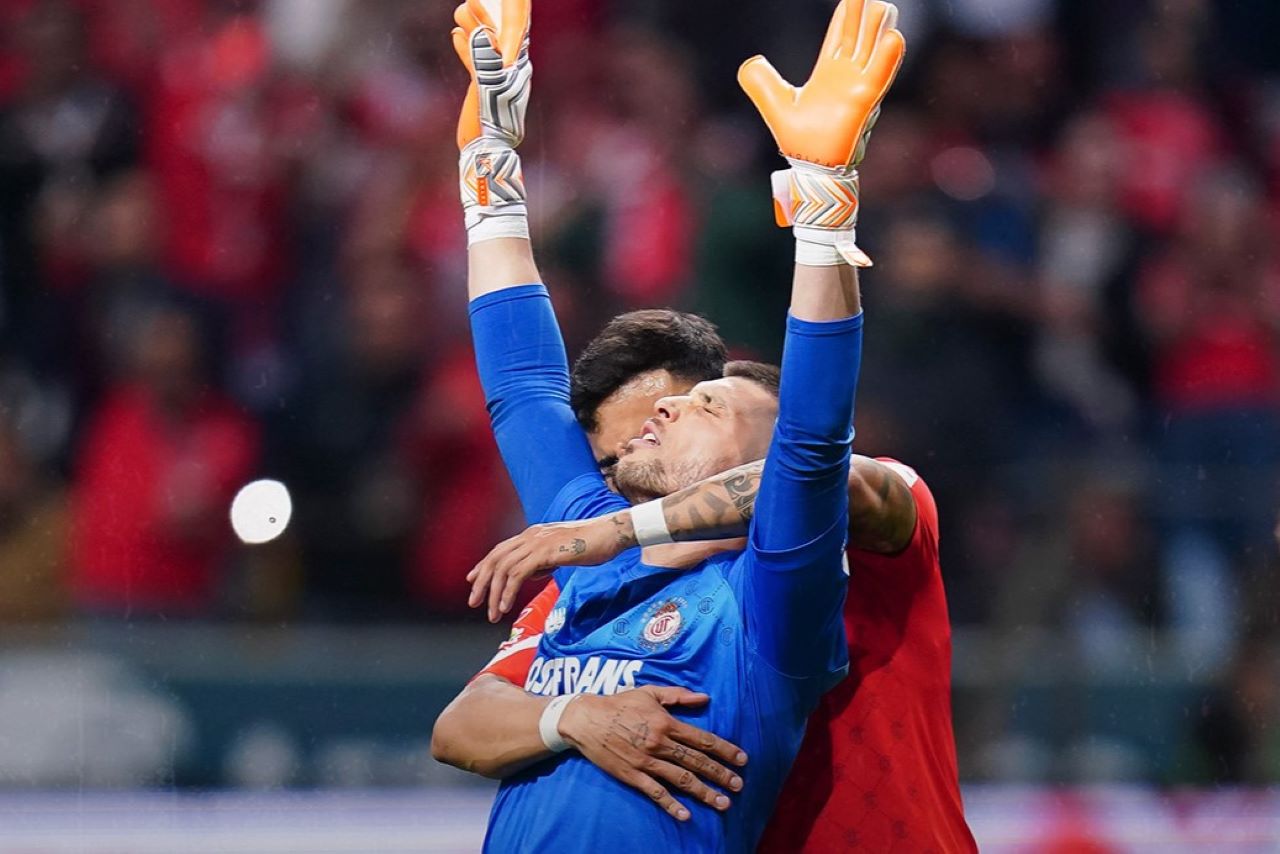 Toluca derrota a Santos y rompe racha negativa de la mano de Tiago Volpi