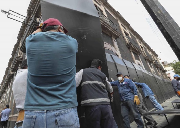 Blindan en Toluca edificios y monumentos ante marcha del 8M