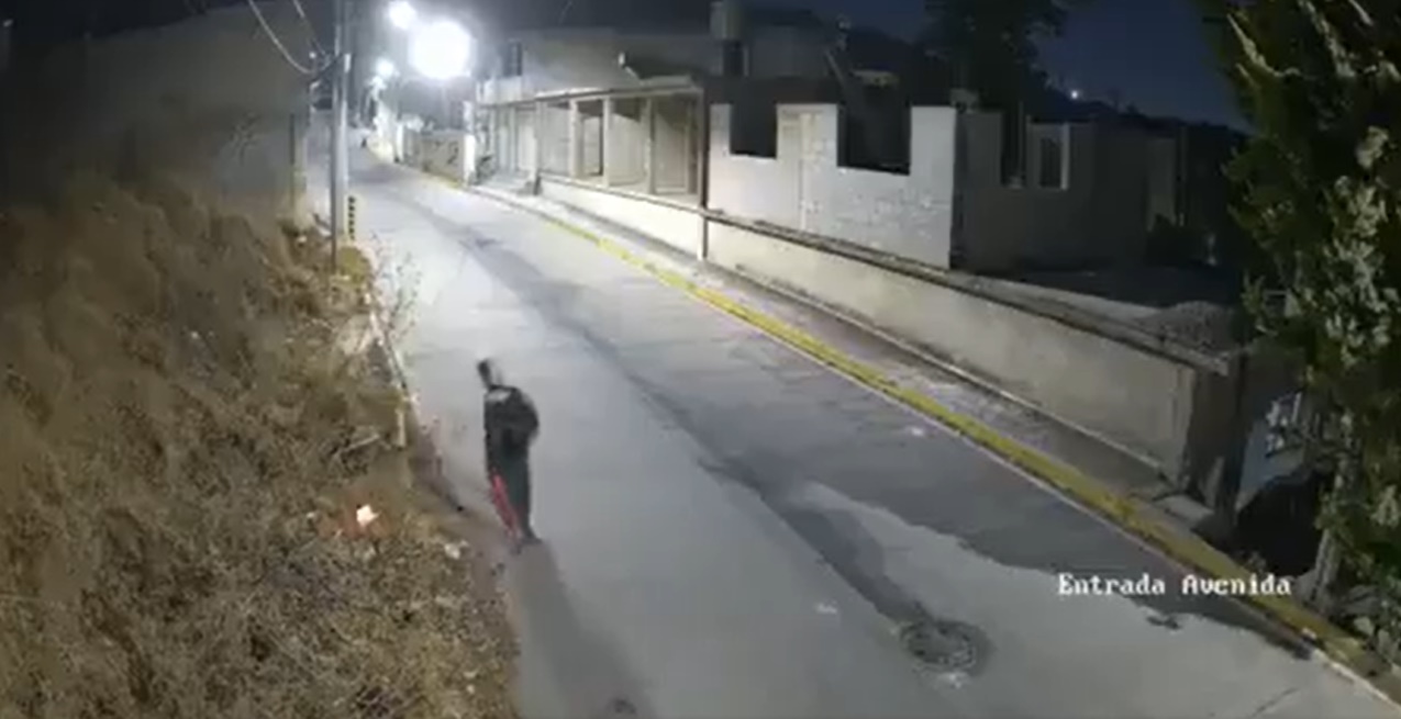 Video: Difunden imágenes de sujeto que inició incendio en cerro de Naucalpan