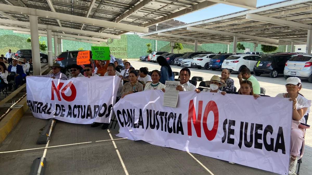 Ecatepec: Ricardo Sodi se reúne, entre protestas, con abogados independientes