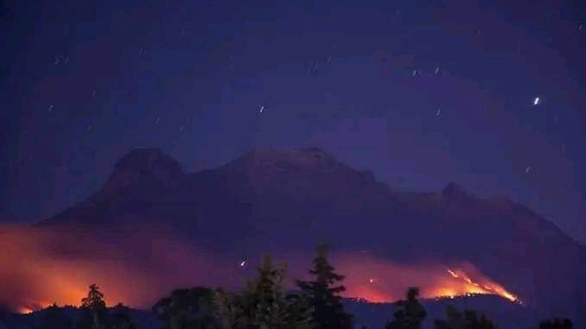 Incendio de pastizales en Iztaccíhuatl avanza a zona boscosa 