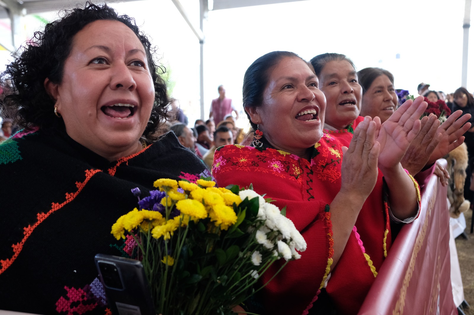 Mujeres indígenas en Edomex mantienen vivas  las lenguas maternas