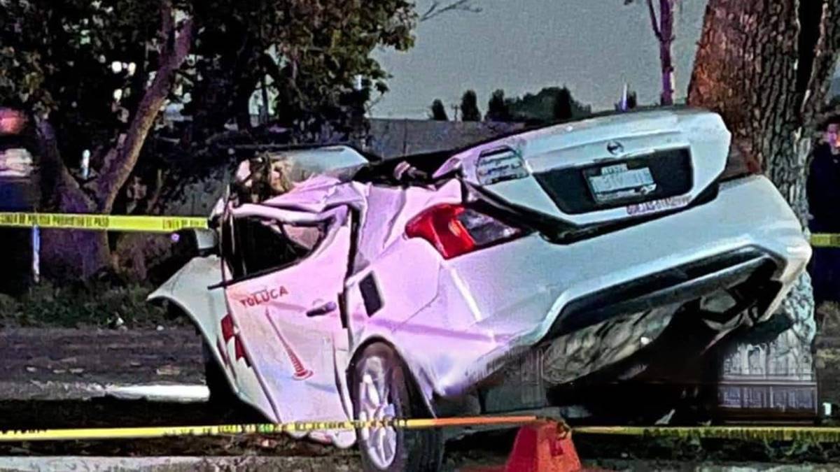 Calzada al Pacífico:  Taxi choca contra árbol, hay dos muertos