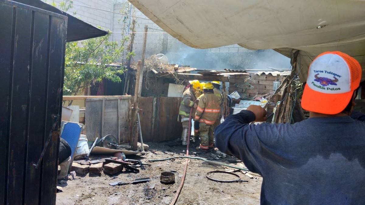 Tultepec: Explota calentador solar en vivienda que almacenaba pirotecnia (video)