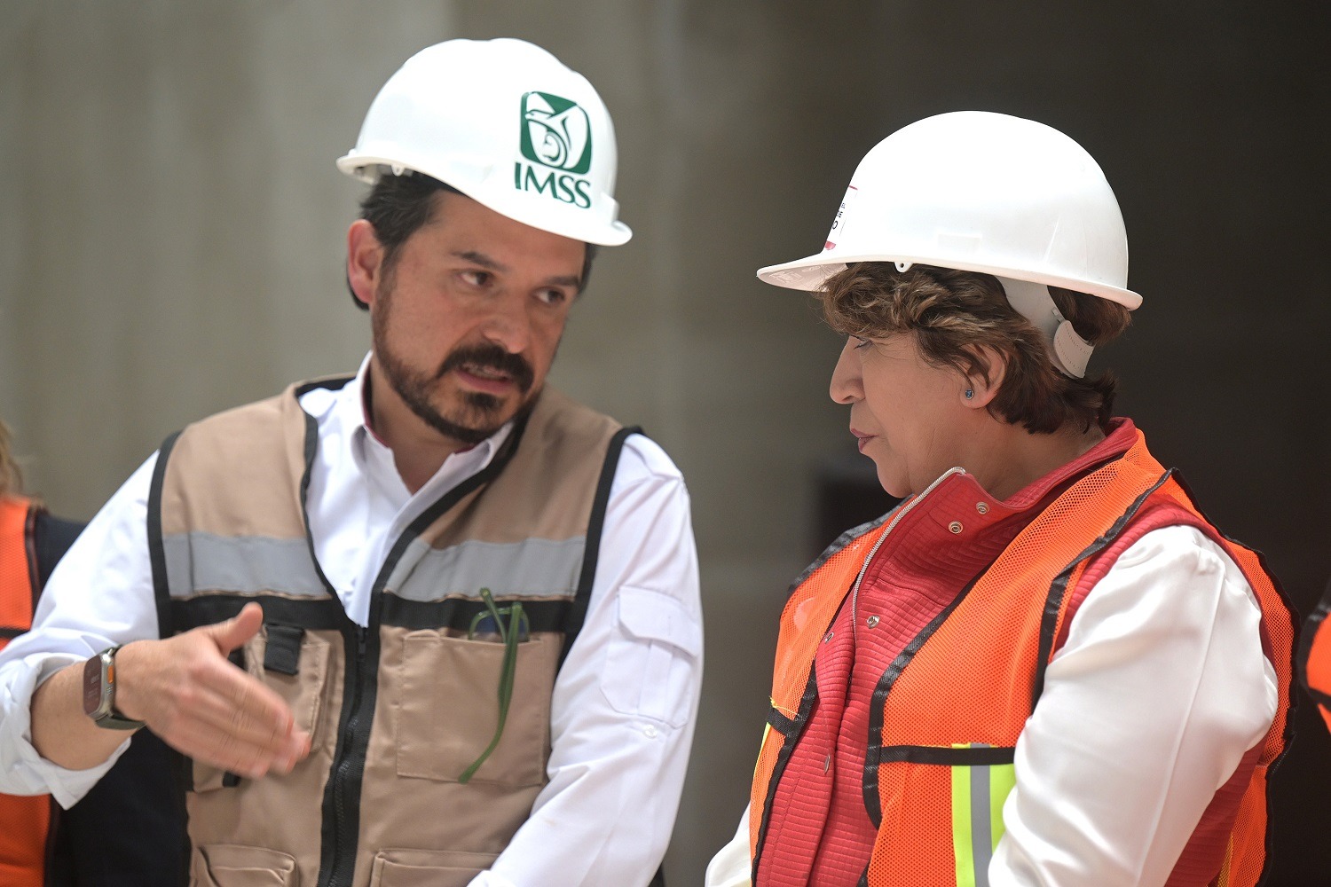 Delfina Gómez supervisa la construcción del Centro de Oncología de Ecatepec