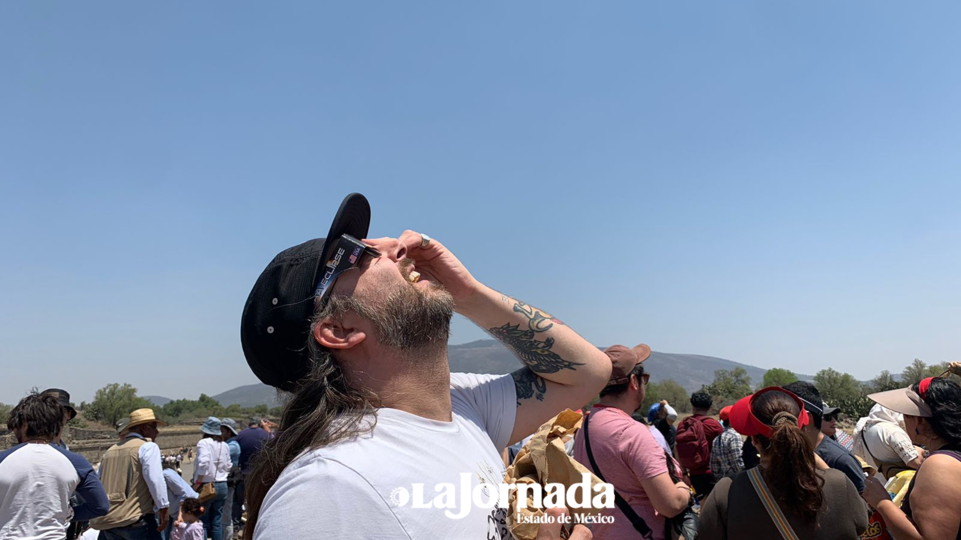 Llegan miles a Teotihuacán por eclipse solar