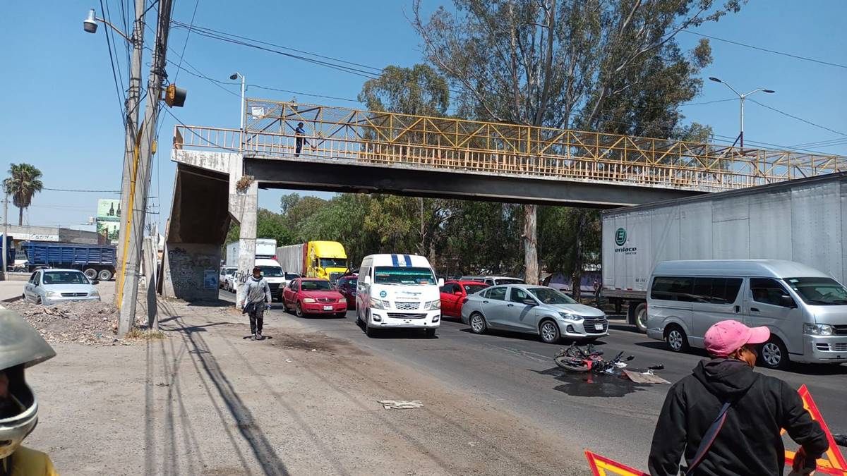 Motociclista muere al ser impactado por un tractocamión en la Texcoco-Lechería