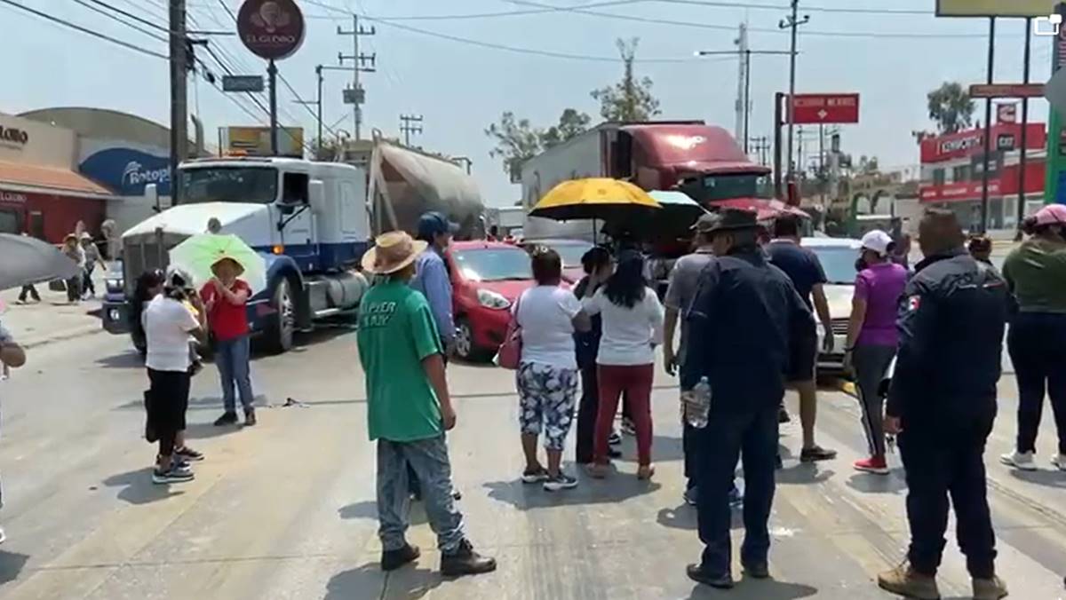 Ecatepec: Vecinos bloquean la López Portillo por falta de agua