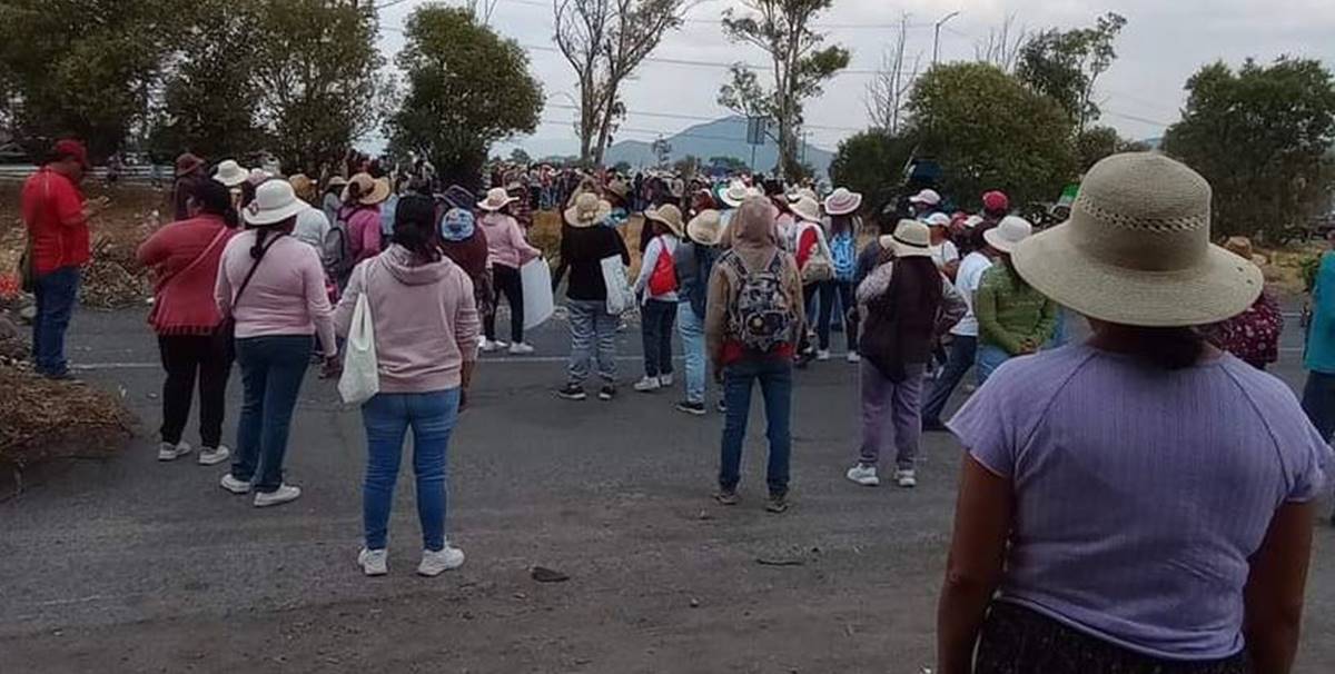 Toluca-Atlacomulco: Habitantes de San Bartolo toman carretera por conflicto de agua y desvío de recursos