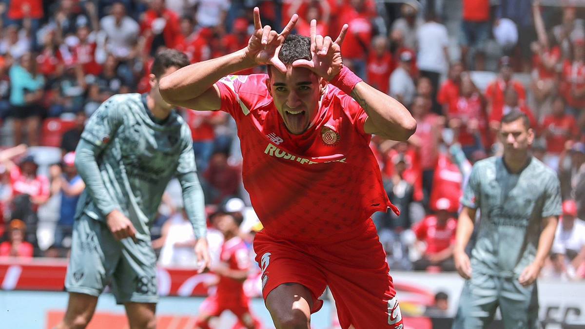 Diablos Rojos del Toluca golean y se van al primer lugar