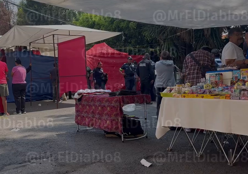 Video: Balean a comerciante de tianguis en Tultitlán