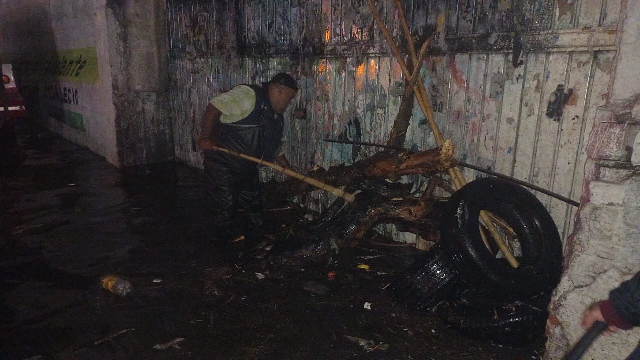 Ecatepec: Cae tormenta y provoca varios encharcamientos