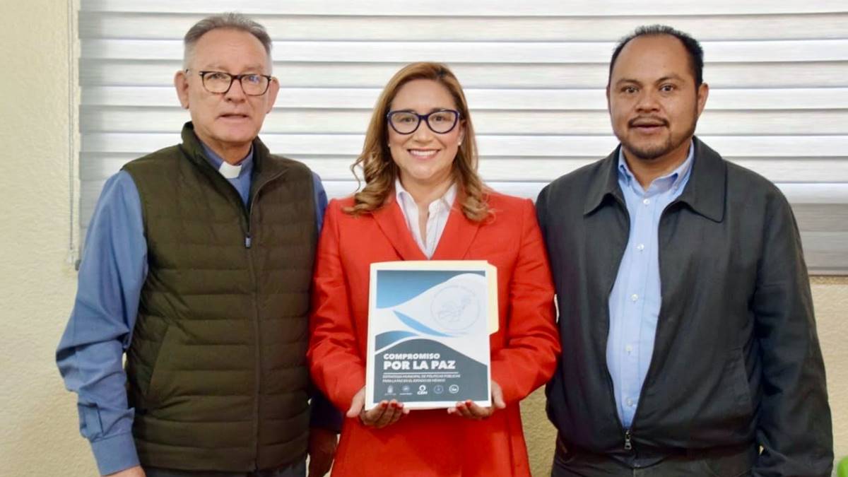 San Mateo Atenco: Ana Muñiz Neyra firma Compromiso por la Paz en el Valle de Toluca