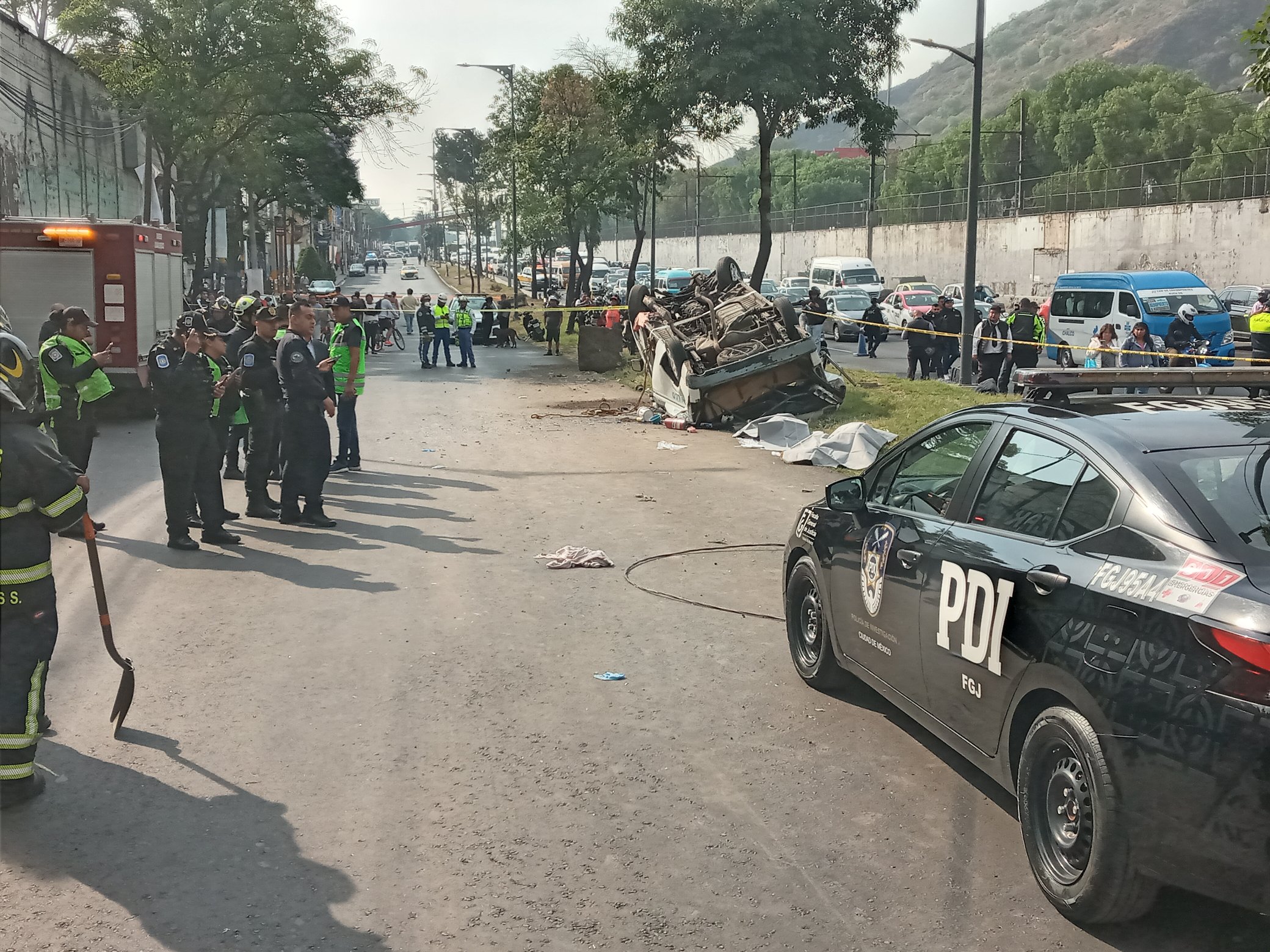 Volcadura de una combi deja 2 muertos y 10 lesionados. Foto tomada de X