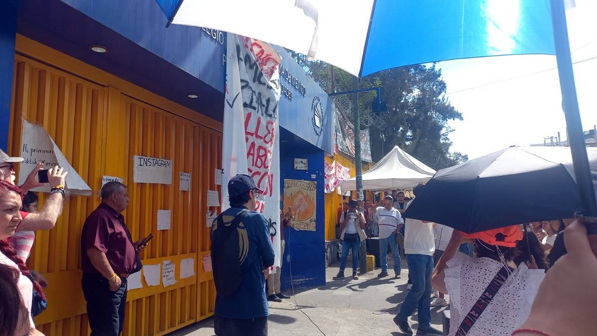 Recuperan instalaciones del CCH Naucalpan tras asamblea