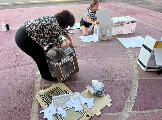 Con retraso inició el funcionamiento de las casillas en colonias de las demarcaciones territoriales en la zona norte de la Ciudad de México, donde la gente empezó a llegar desde las 07:45 horas, a fin de ser de los primeros en votar. Foto: La Jornada