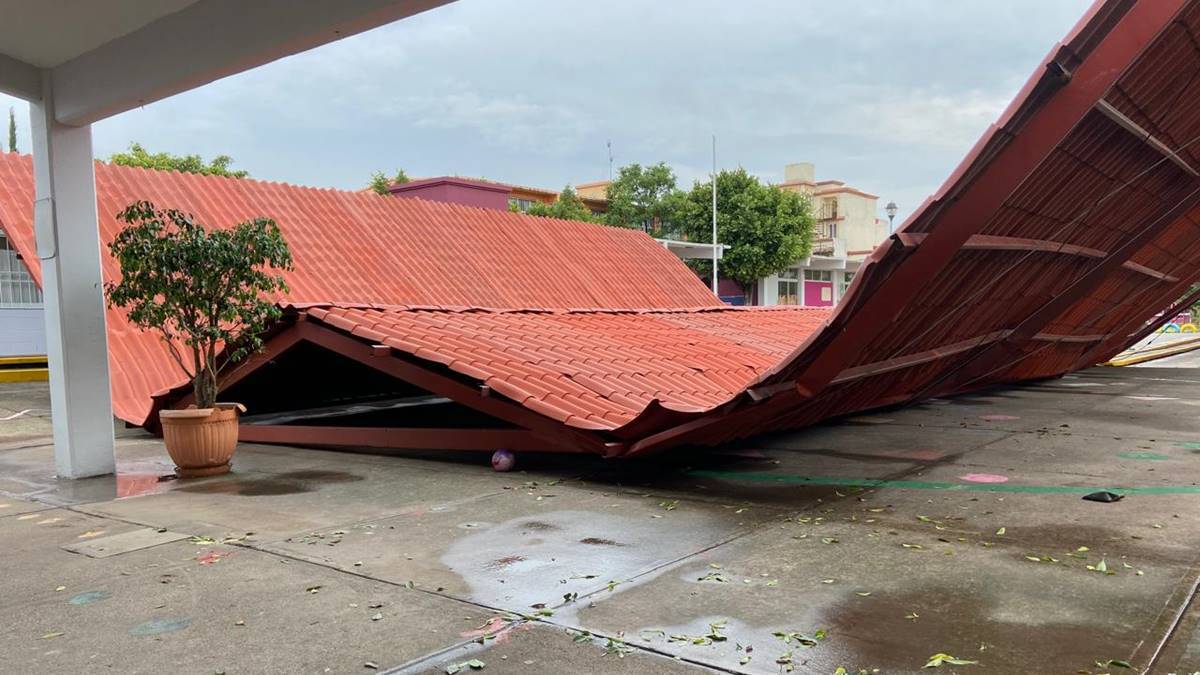 Tecámac: Se desploma techumbre de preescolar tras granizada