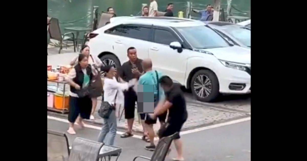 VIDEO: Turistas rechazan pagar fruta al decir “que no estaba dulce”; vendedor los golpea