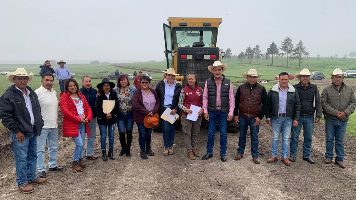 Almoloya de Juárez: Oscar Sánchez y María Eugenia Rojano supervisan obras del campo