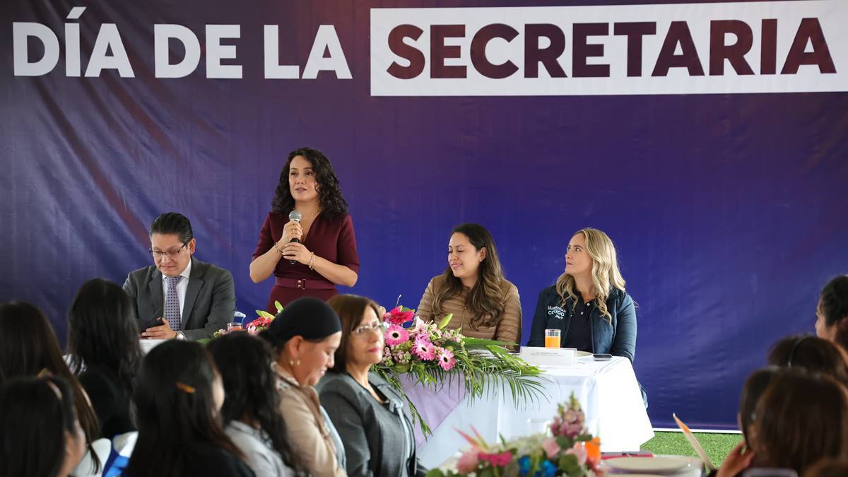 Huixquilucan reconoce labor y festejan a las secretarias