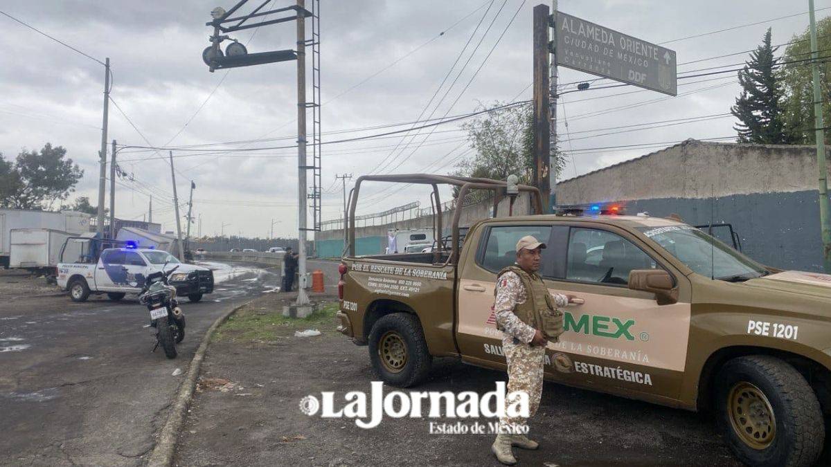 Nezahualcóyotl: cierran Vía Tapo por presencia de hidrocarburo